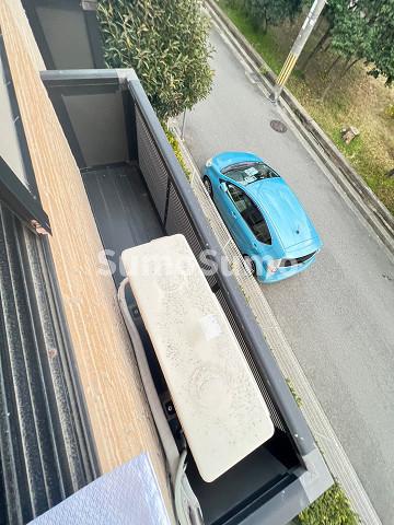 バルコニー　暖かな日差しのふりそそぐバルコニー