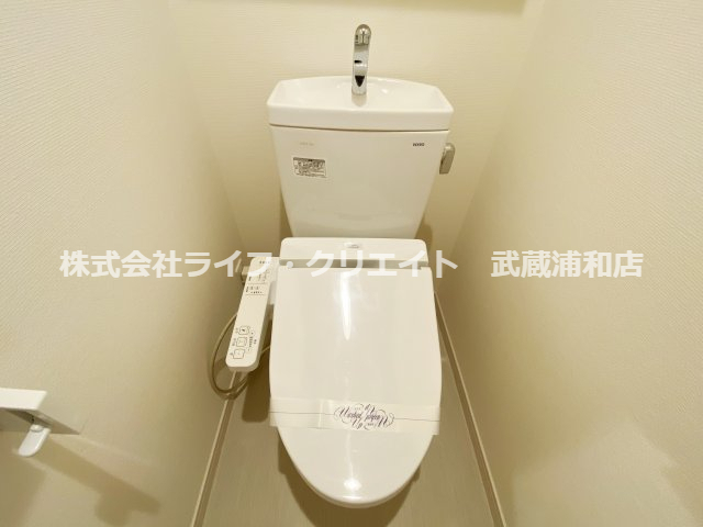 トイレ　別号室の参考写真です。