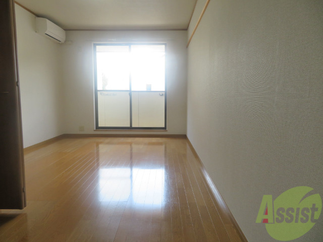 居室・リビング　広々としたお部屋ですねー。生活しやすそうですよねー。