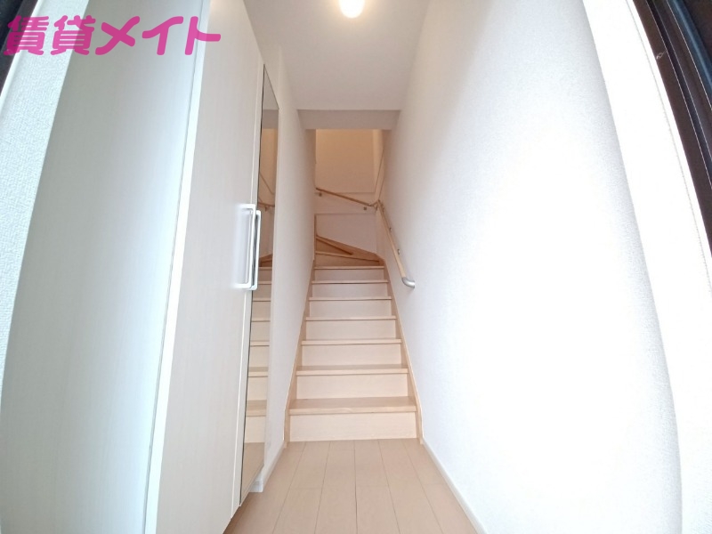 玄関　別部屋反転同型タイプ