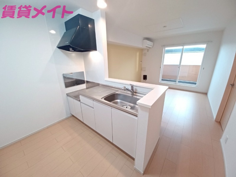 キッチン　別部屋反転同型タイプ