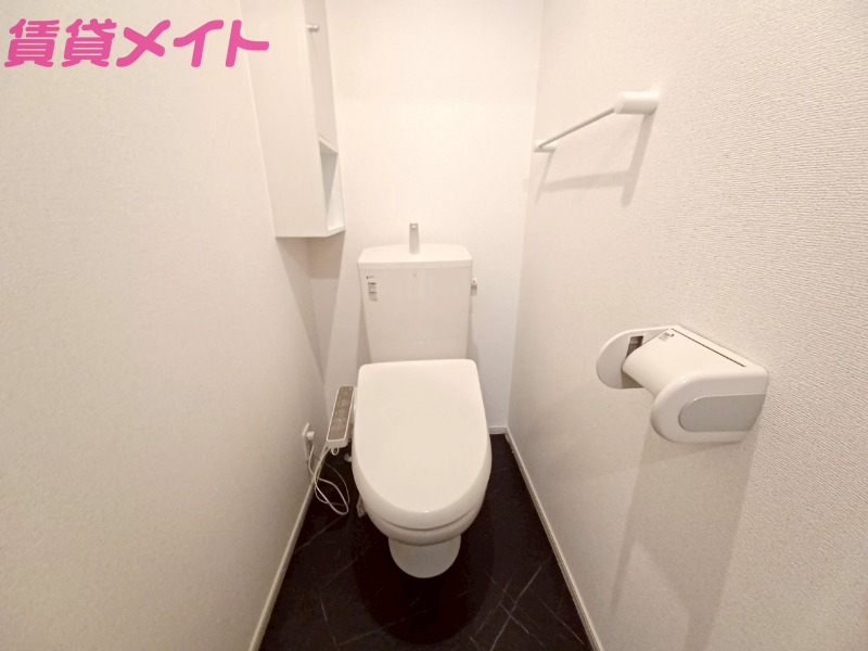 トイレ　別部屋反転同型タイプ