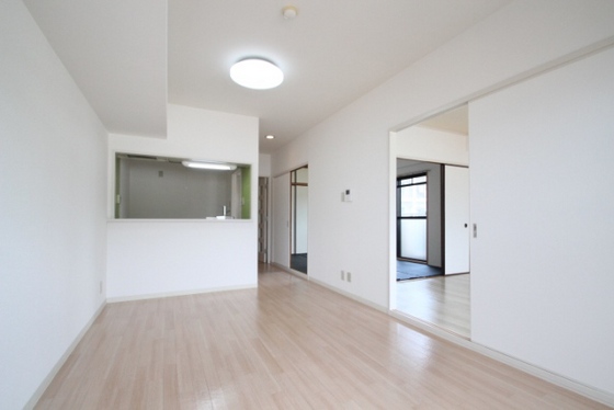 居室・リビング　※別号室の写真です