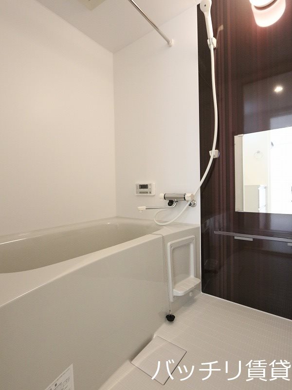 バス・シャワールーム　別号室タイプの為、現状を優先致します。