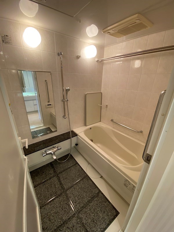 バス・シャワールーム　※別のお部屋の写真です