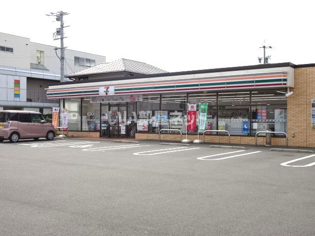 コンビニ　セブンイレブン焼津郵便局前店（コンビニ）まで594m