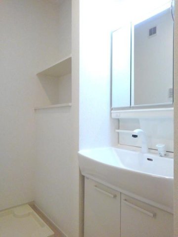 洗面設備　スペースが確保できる洗面所です