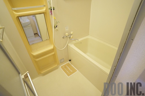 バス・シャワールーム　写真は反転のお部屋です