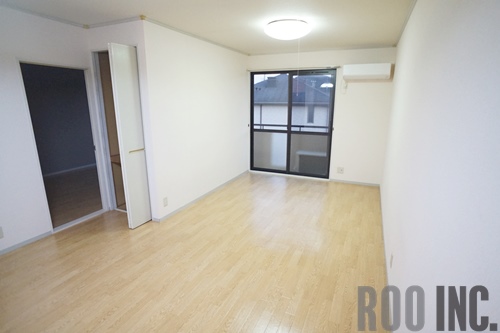 居室・リビング　写真は反転のお部屋です