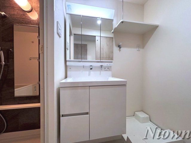 洗面設備　独立洗面台、朝の身支度には欠かせません