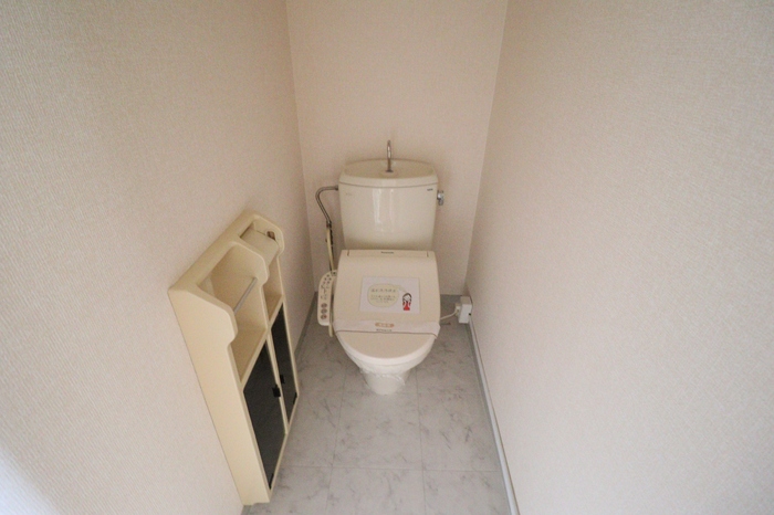 トイレ　もちろん温水洗浄暖房便座です