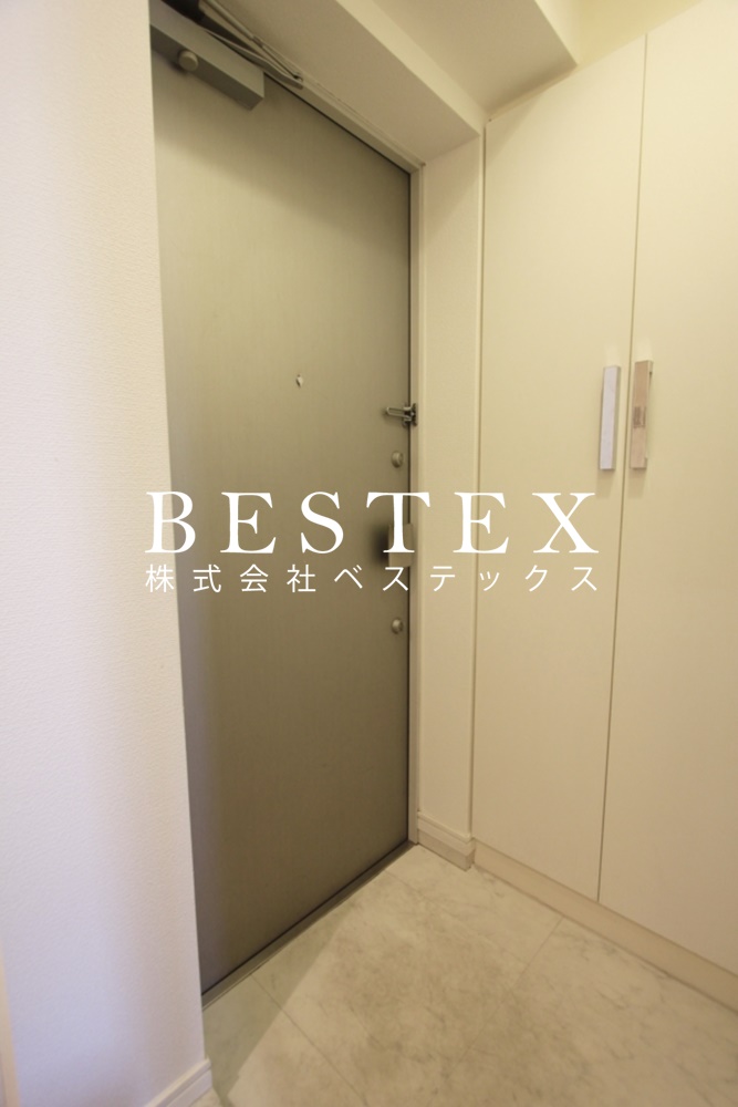 玄関　※同タイプ・別部屋の参考写真です。