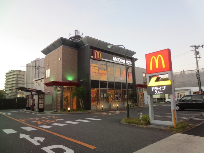 飲食店　マクドナルド太平通店（飲食店）まで813m