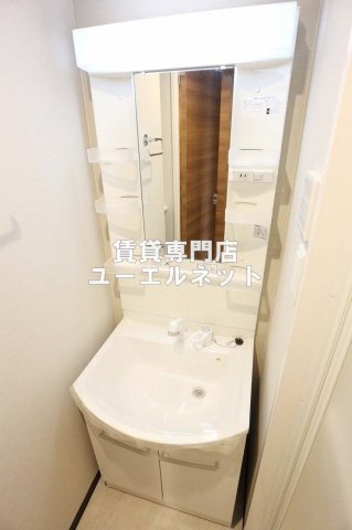 洗面設備　清潔感ある独立洗面台で毎日気持ちよく♪