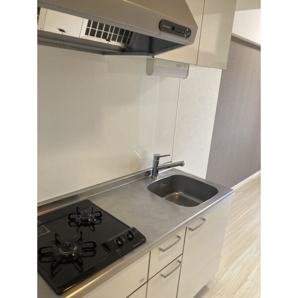 キッチン　※写真は同じマンションの違う部屋のものになります。