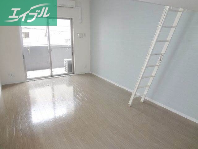 居室・リビング　南向き日当たり良好