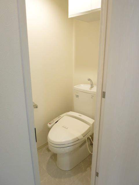 トイレ　温水洗浄便座