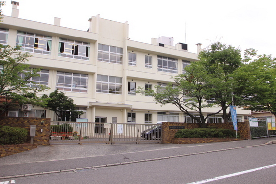 小学校　広島市立倉掛小学校（小学校）まで360m