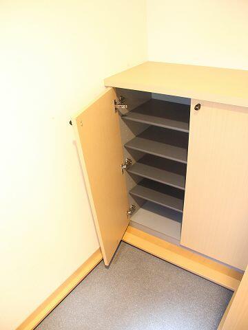 玄関　収納もある玄関です