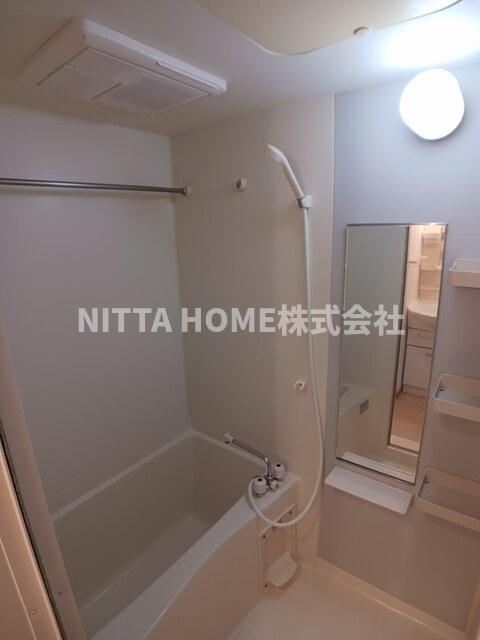 バス・シャワールーム　便利な浴室乾燥機付きです☆彡