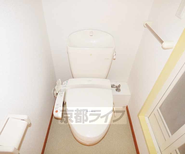 トイレ　ウォシュレットつき