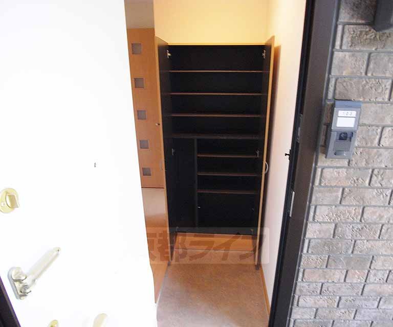 玄関　大きなシューズボックス付き。