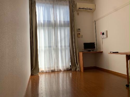 居室・リビング　2階は絨毯仕様です。