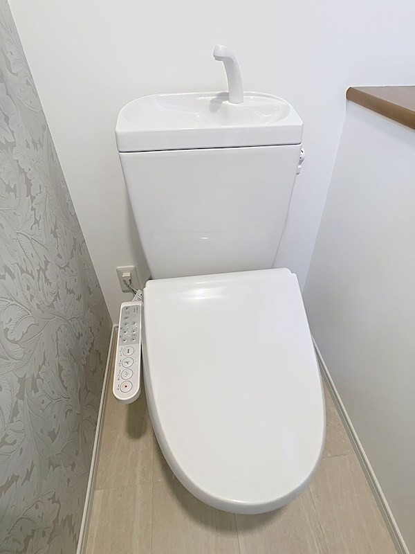 トイレ　洗浄暖房便座