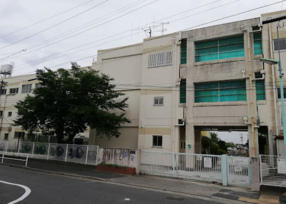 小学校　名古屋市立岩塚小学校（小学校）まで605m