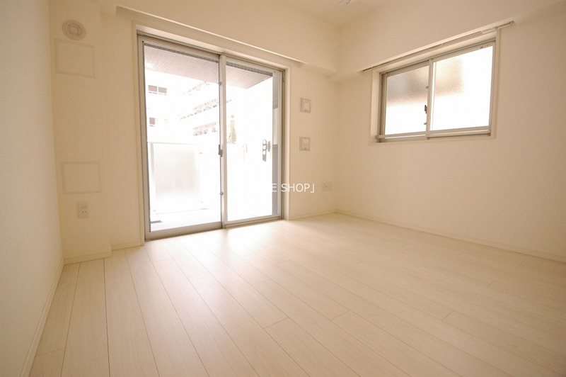 居室・リビング　2面彩光の明るいリビング