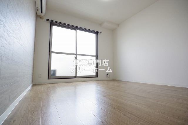 居室・リビング　6.5帖の明るい洋室！