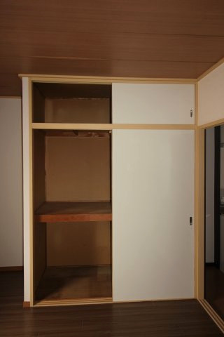 収納　※退去前につき他号室参考画像です。