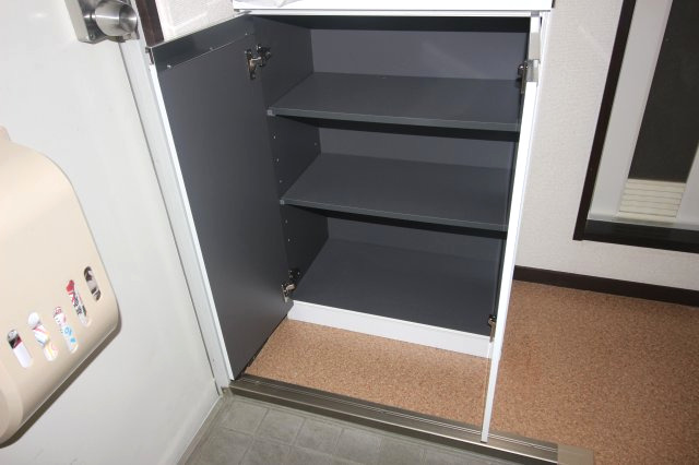 収納　※退去前につき他号室参考画像です。