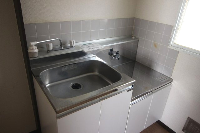 キッチン　※退去前につき他号室参考画像です。