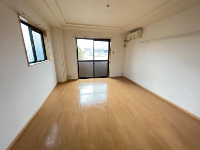 居室・リビング　室内