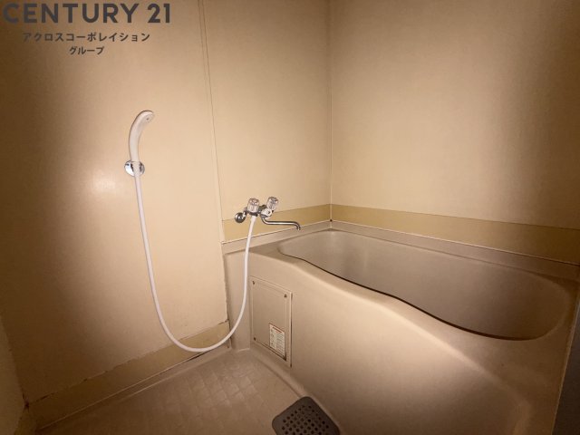 バス・シャワールーム　シンプルな浴室