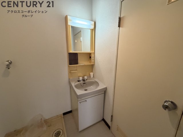 洗面設備　室内に洗濯機置き場があります