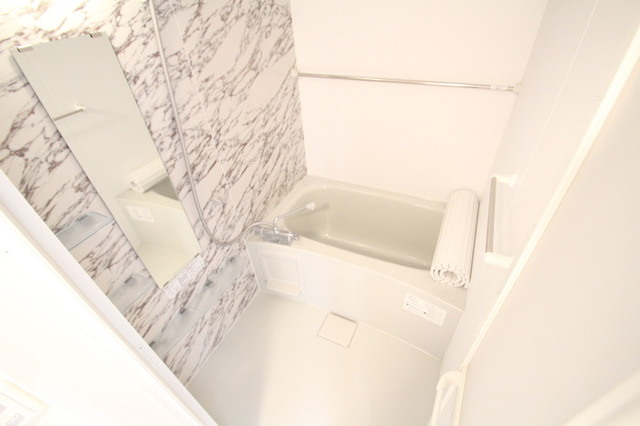 バス・シャワールーム　乾燥機能付きの浴室♪