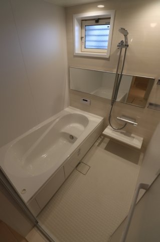 バス・シャワールーム　追い焚き付きのお風呂です♪