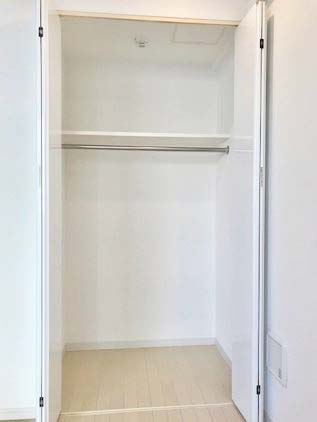 収納　★ハンガーラック付き、上部収納も有り★