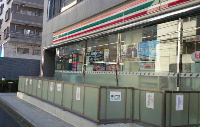 コンビニ　セブンイレブン港区芝5丁目北店（コンビニ）まで51m
