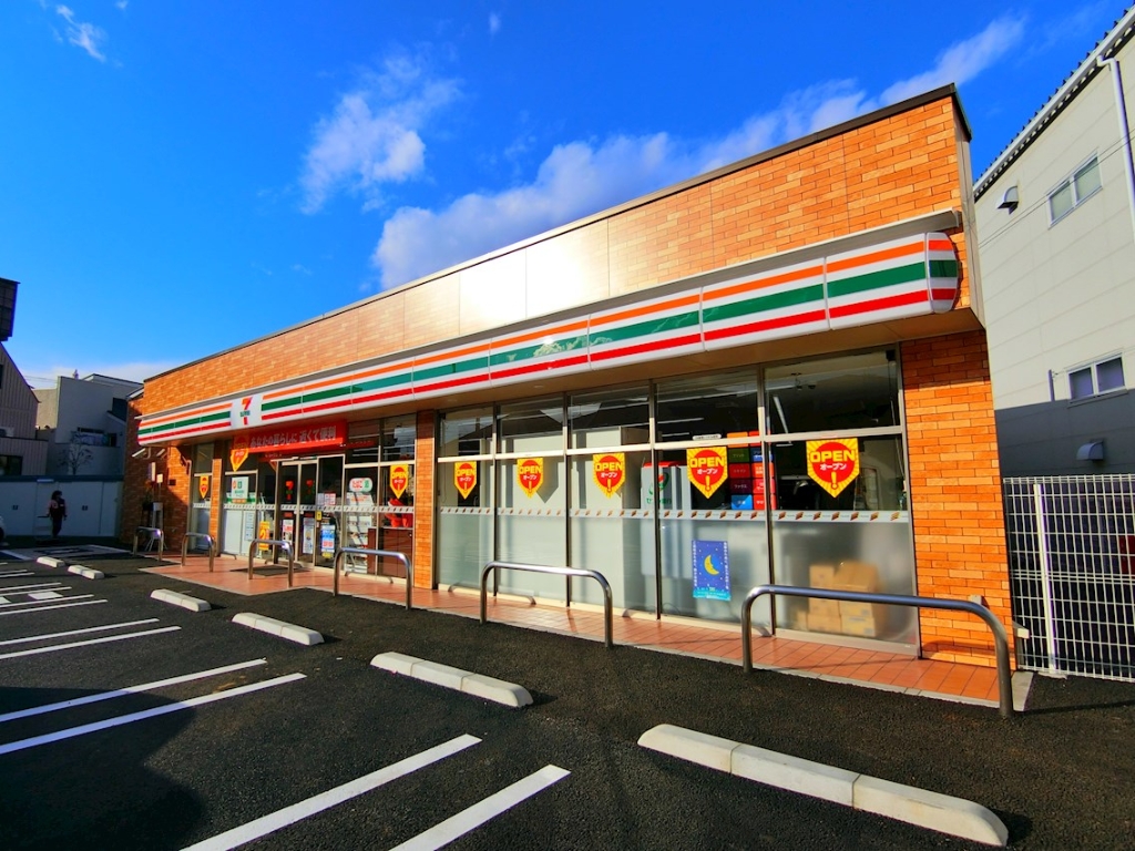 コンビニ　セブンイレブン（コンビニ）まで264m