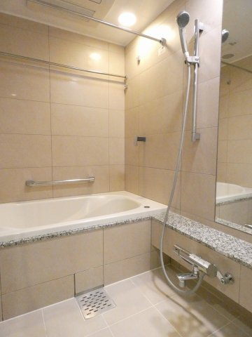 バス・シャワールーム　※別部屋の参考写真です。