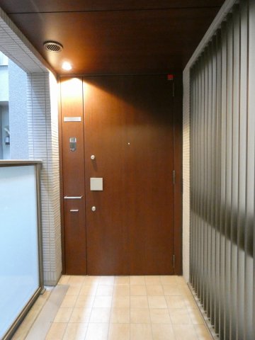 玄関　※別部屋の参考写真です。