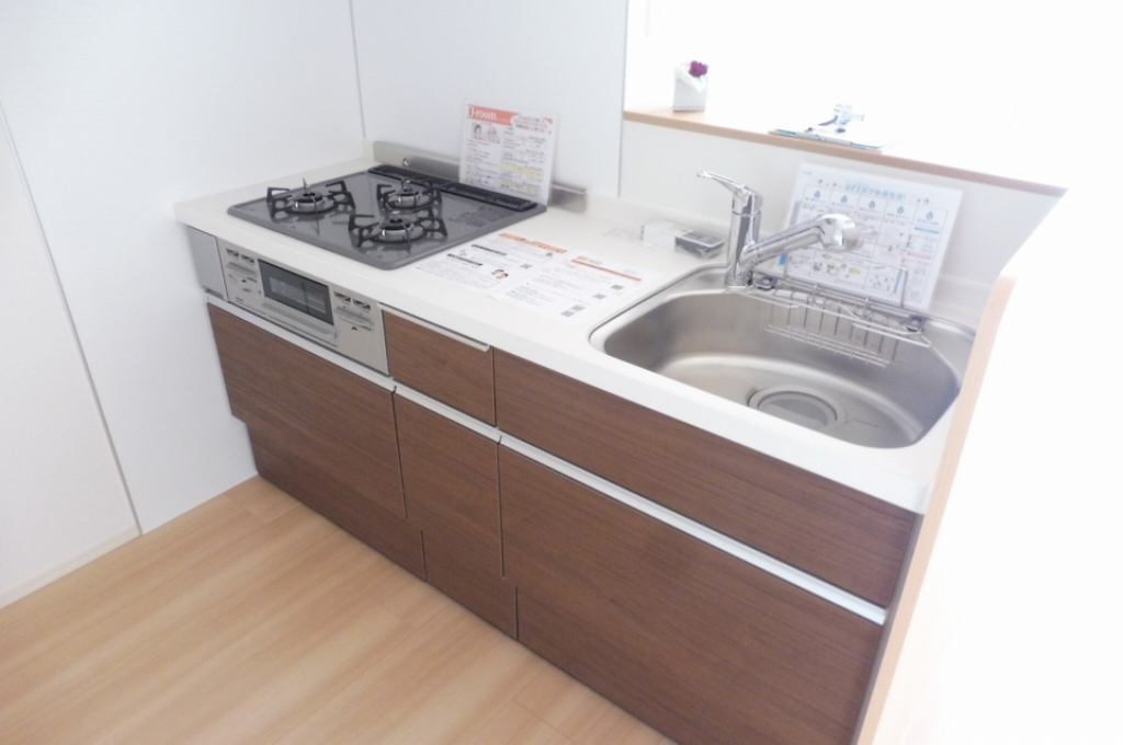 キッチン　キッチンパネルは白色