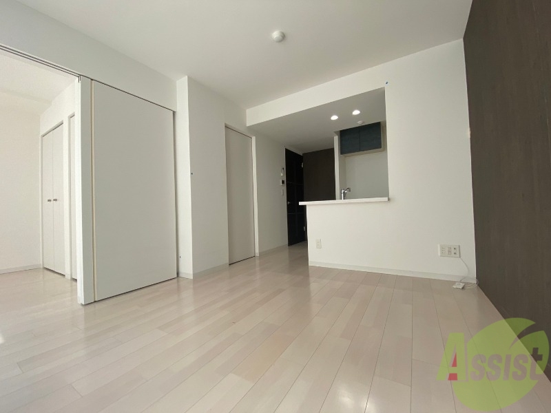 居室・リビング　フローリングと壁のカラーが明るい雰囲気ですね！