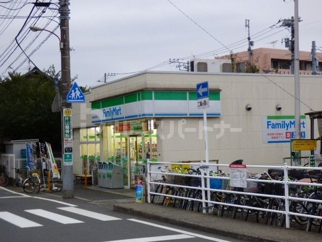 コンビニ　ファミリーマート/船橋法典駅前店（コンビニ）まで210m