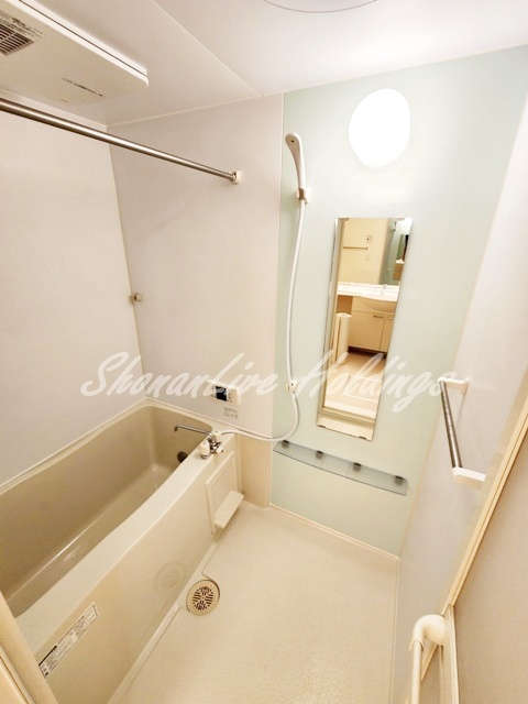 バス・シャワールーム　清潔感のあるお風呂です♪