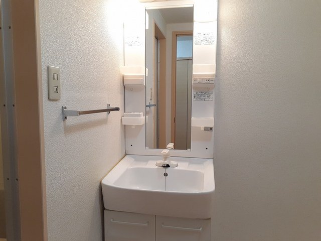 洗面設備　脱衣スペースもあります