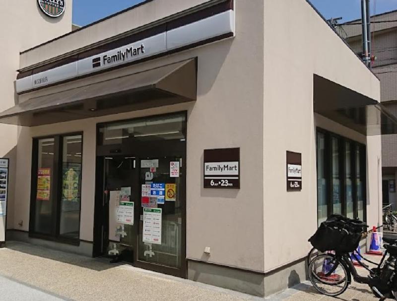 コンビニ　ファミリーマート柴又駅前店（コンビニ）まで650m